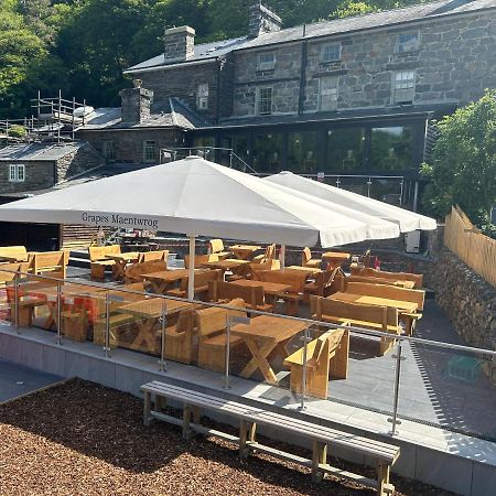 بلايناو-فيستينيوج Grapes Hotel, Bar & Restaurant Snowdonia Nr Zip World المظهر الخارجي الصورة