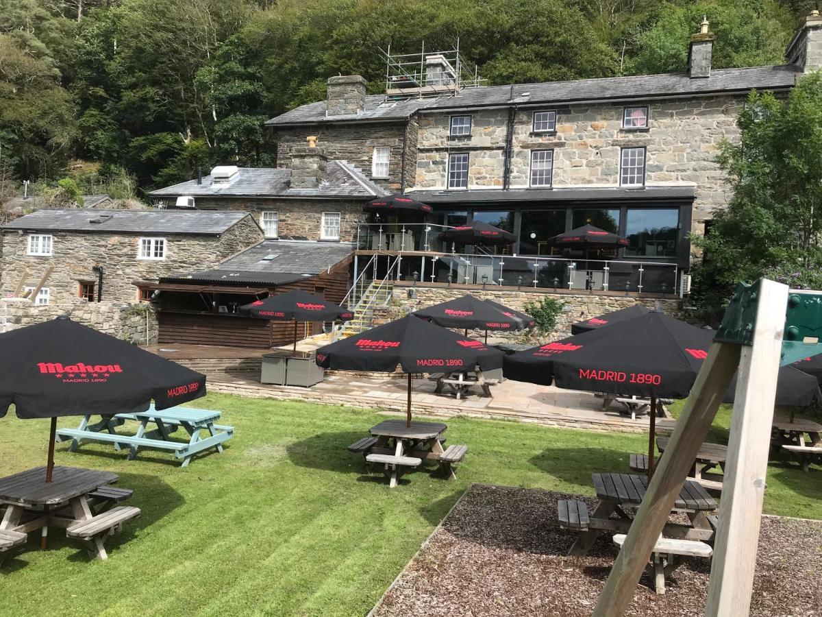 بلايناو-فيستينيوج Grapes Hotel, Bar & Restaurant Snowdonia Nr Zip World المظهر الخارجي الصورة