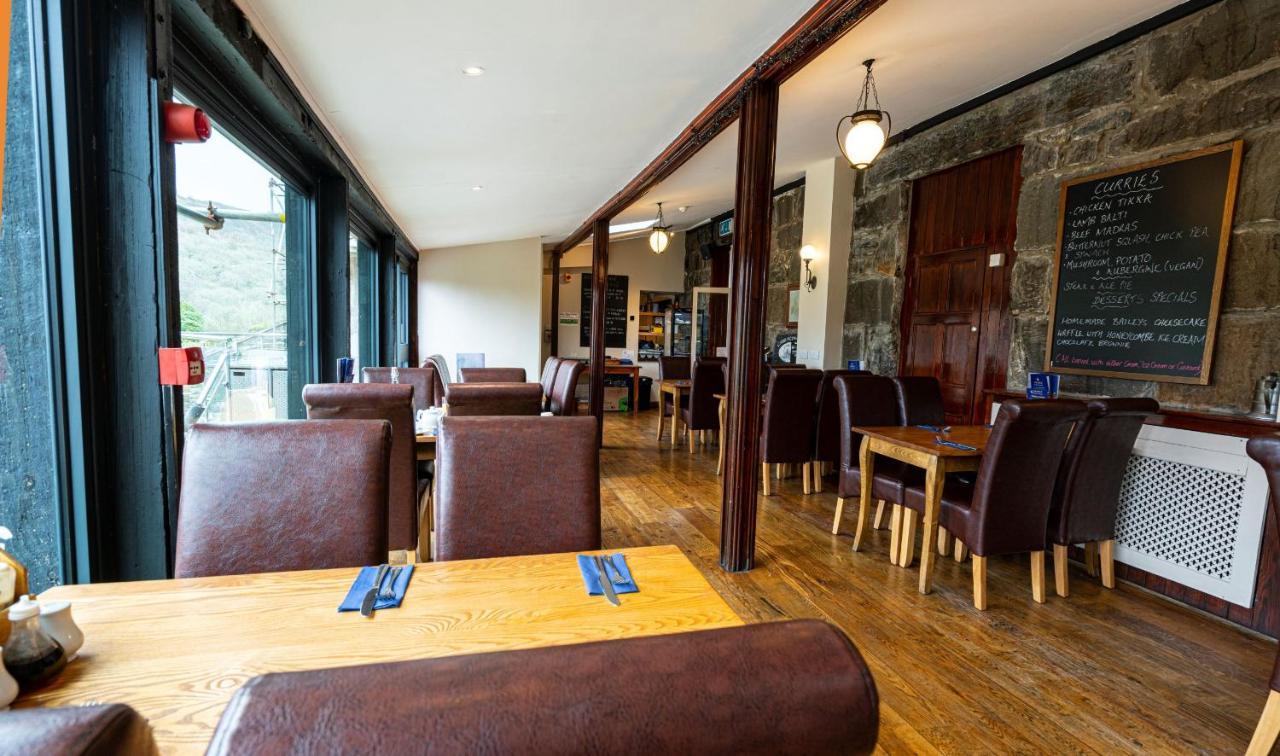 Grapes Hotel, Bar & Restaurant Snowdonia Nr Zip World بلايناو-فيستينيوج المظهر الخارجي الصورة