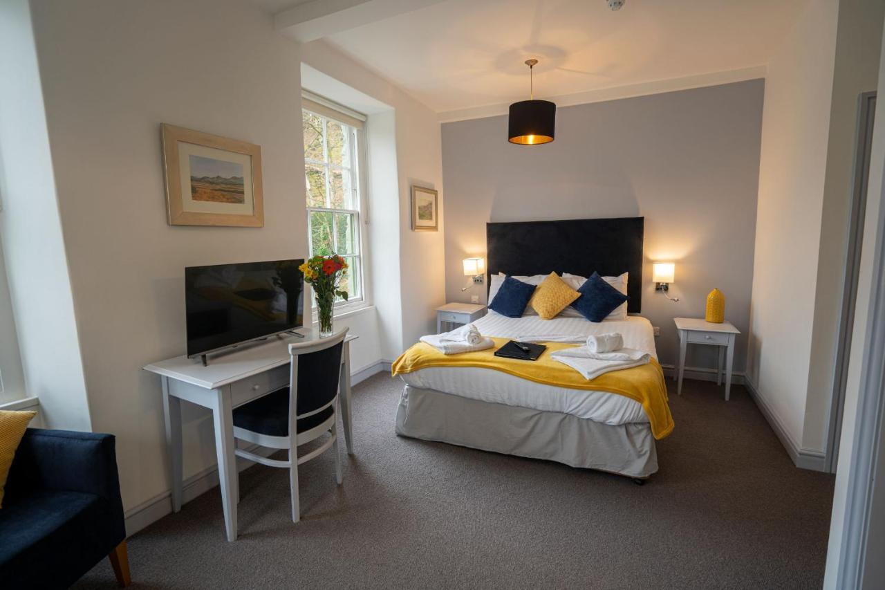 Grapes Hotel, Bar & Restaurant Snowdonia Nr Zip World بلايناو-فيستينيوج المظهر الخارجي الصورة