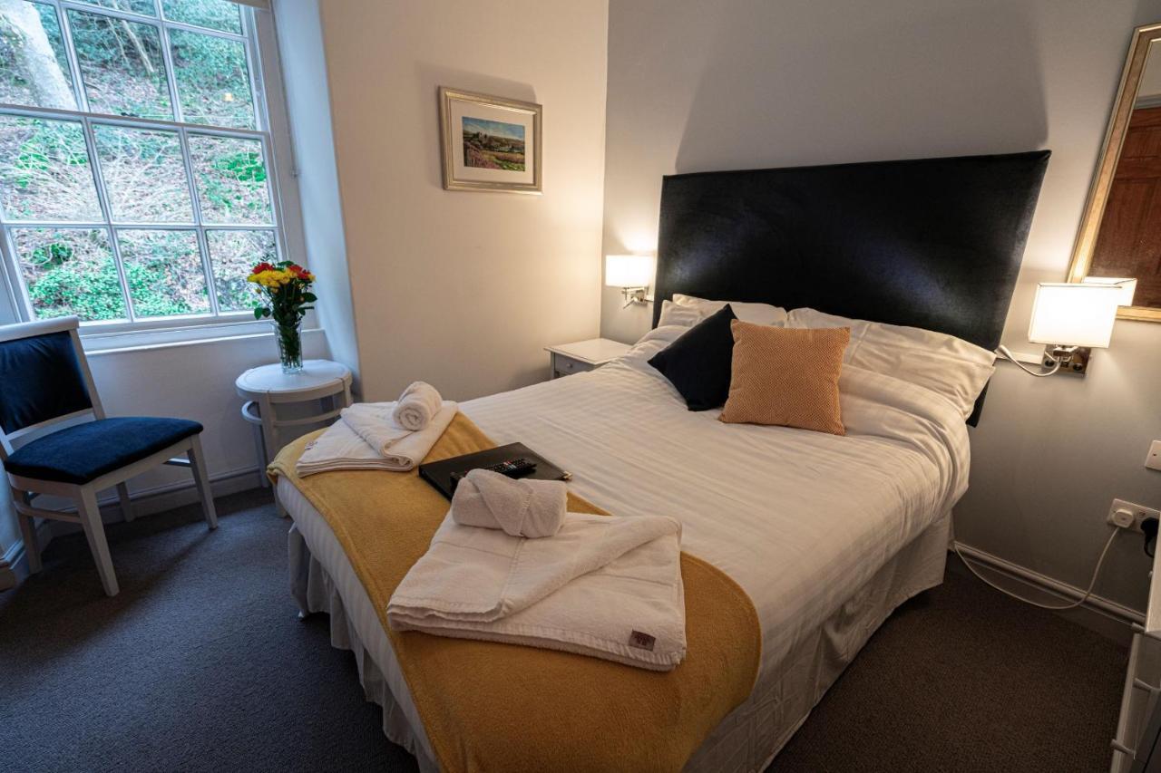 Grapes Hotel, Bar & Restaurant Snowdonia Nr Zip World بلايناو-فيستينيوج المظهر الخارجي الصورة