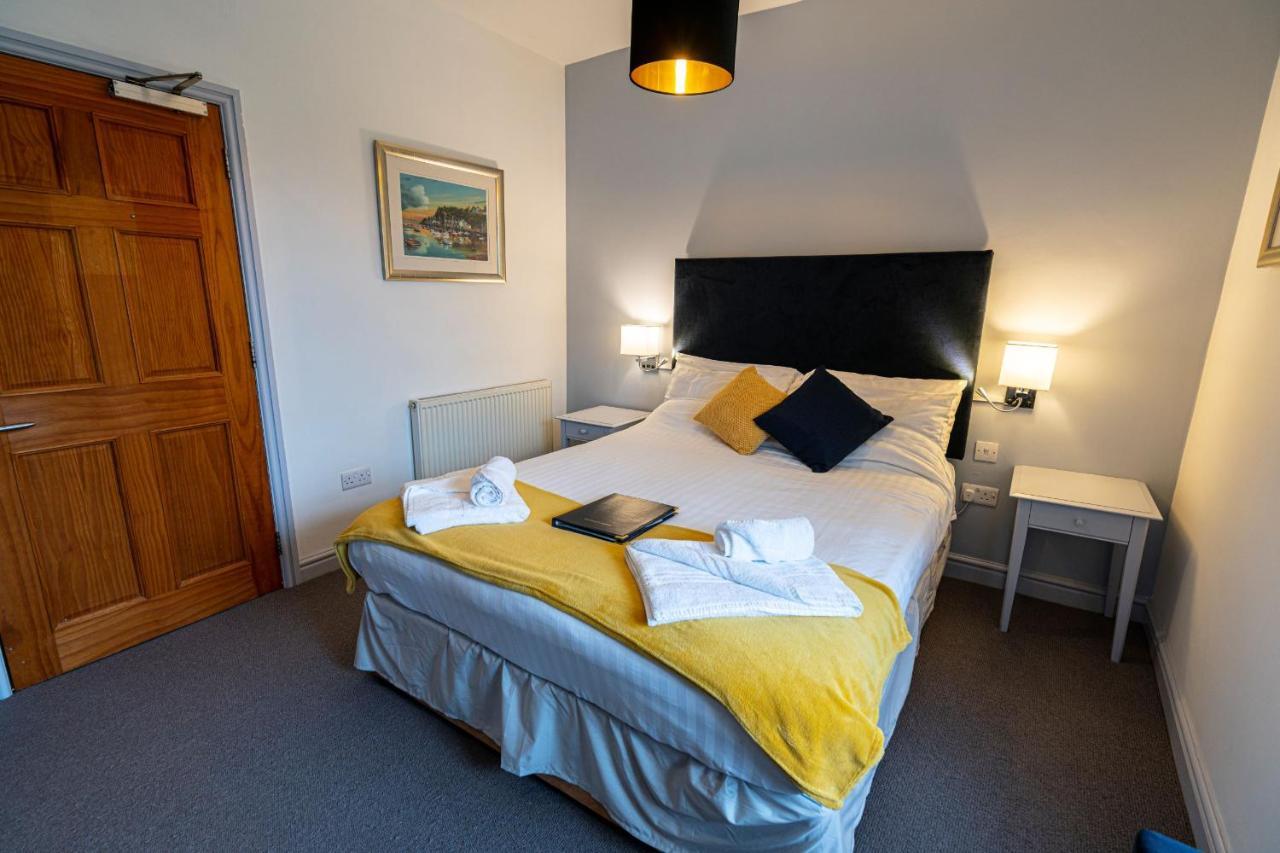 Grapes Hotel, Bar & Restaurant Snowdonia Nr Zip World بلايناو-فيستينيوج المظهر الخارجي الصورة