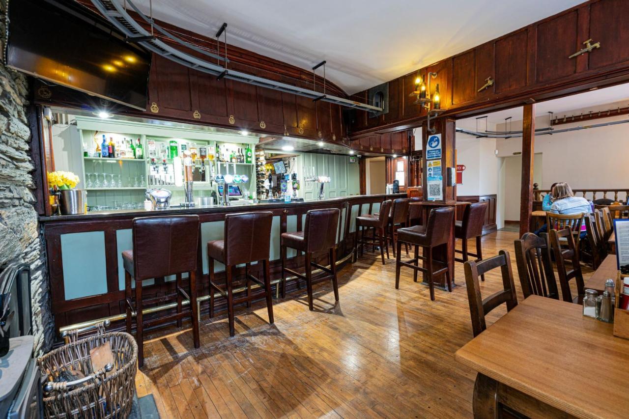 Grapes Hotel, Bar & Restaurant Snowdonia Nr Zip World بلايناو-فيستينيوج المظهر الخارجي الصورة