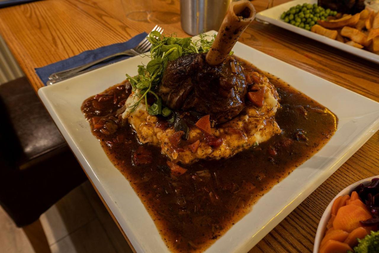Grapes Hotel, Bar & Restaurant Snowdonia Nr Zip World بلايناو-فيستينيوج المظهر الخارجي الصورة