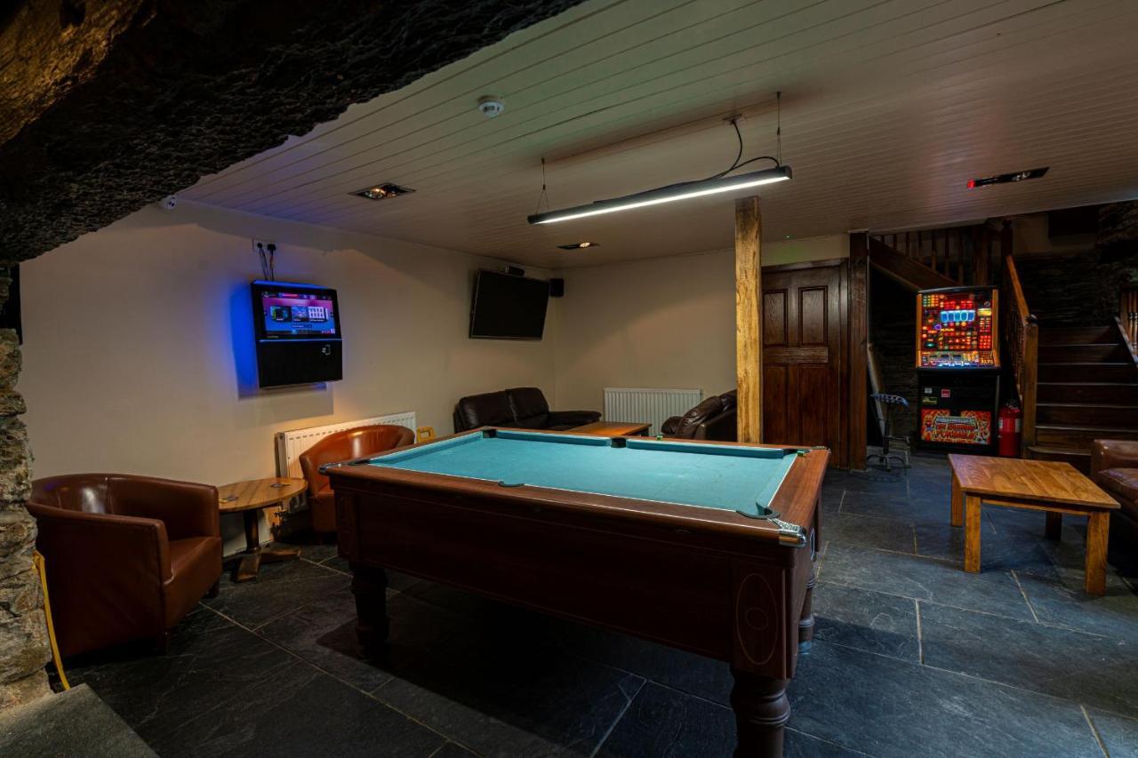 Grapes Hotel, Bar & Restaurant Snowdonia Nr Zip World بلايناو-فيستينيوج المظهر الخارجي الصورة