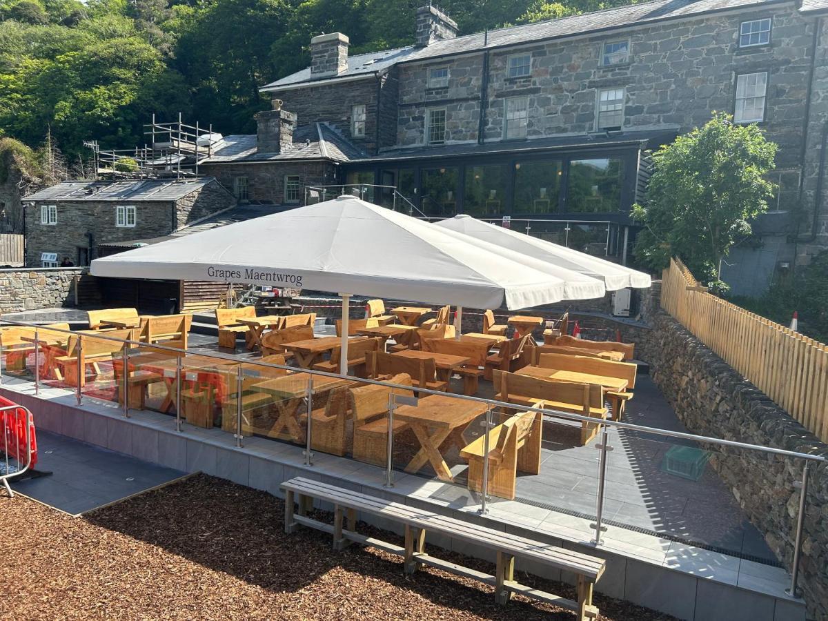 بلايناو-فيستينيوج Grapes Hotel, Bar & Restaurant Snowdonia Nr Zip World المظهر الخارجي الصورة